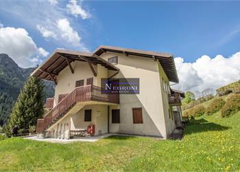 Apartment with large balcony in Spiazzi di Gromo