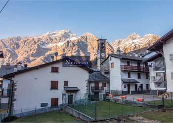 Casa indipendente con giardino privato e doppio box a Lizzola!