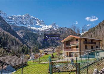 Favoloso quadrilocale con terrazzo e box a Valcanale!